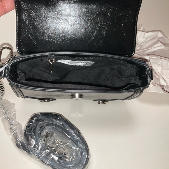 NWT Madden Girl Alilithc Crinkle Mini Top Handle Satchel Bag Black Crossbody - Picture 5 of 7